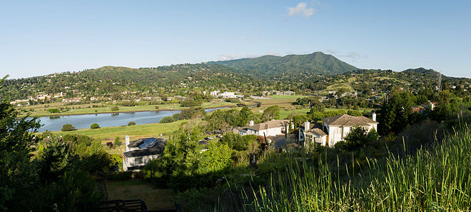 660px-Mill_Valley_Panorama_(as_seen_from_Seaver_Dr)