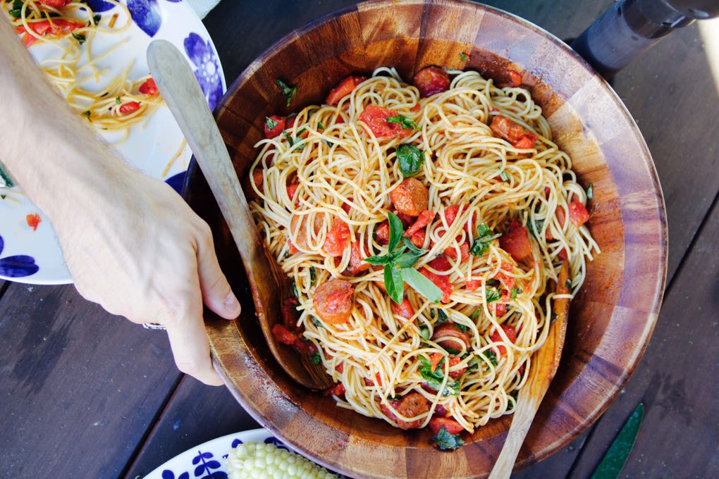 Spaghetti with linguica sausage, tomatoes and basil
