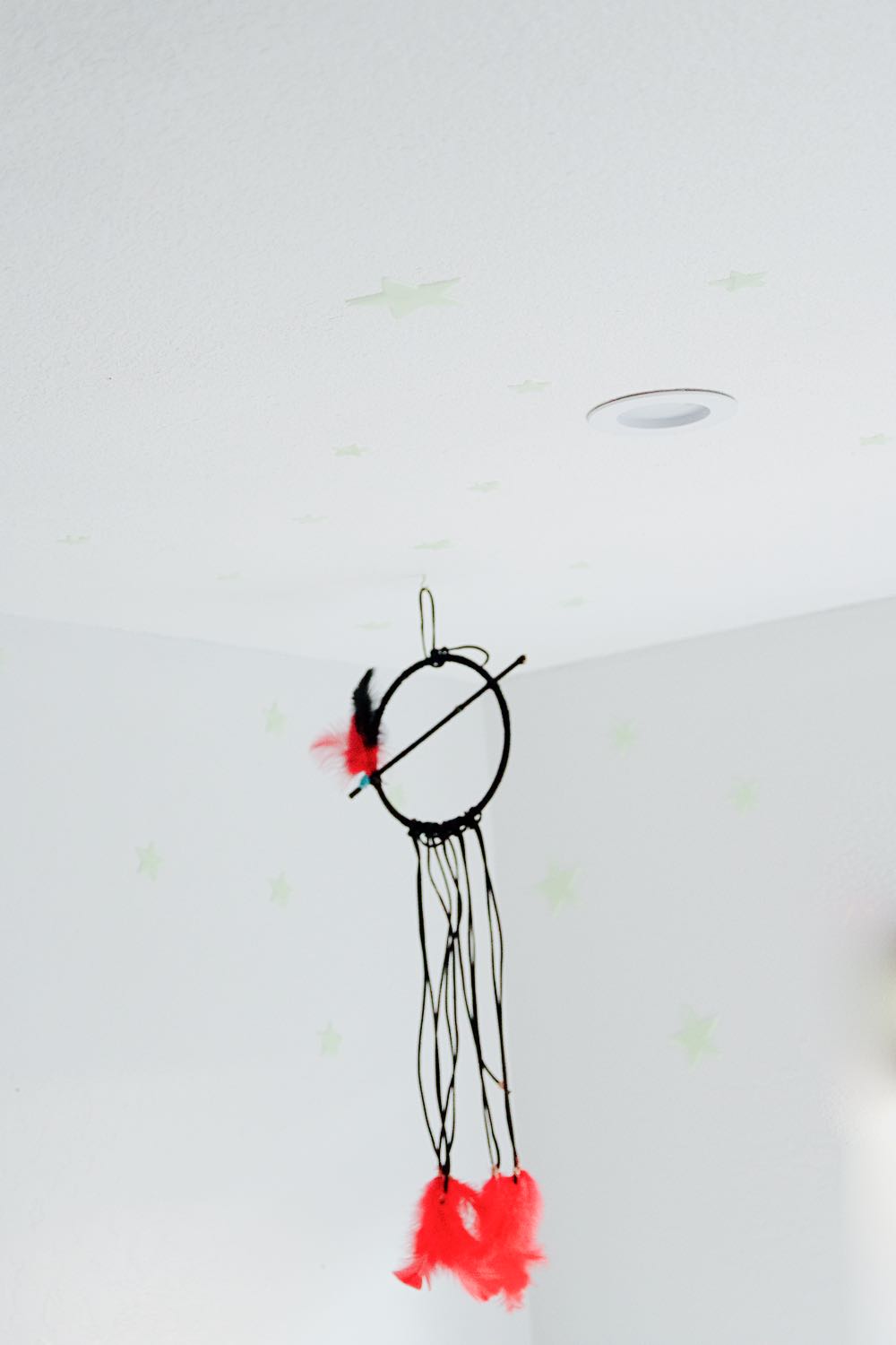 DIY Dreamcatcher with feathers and black suede