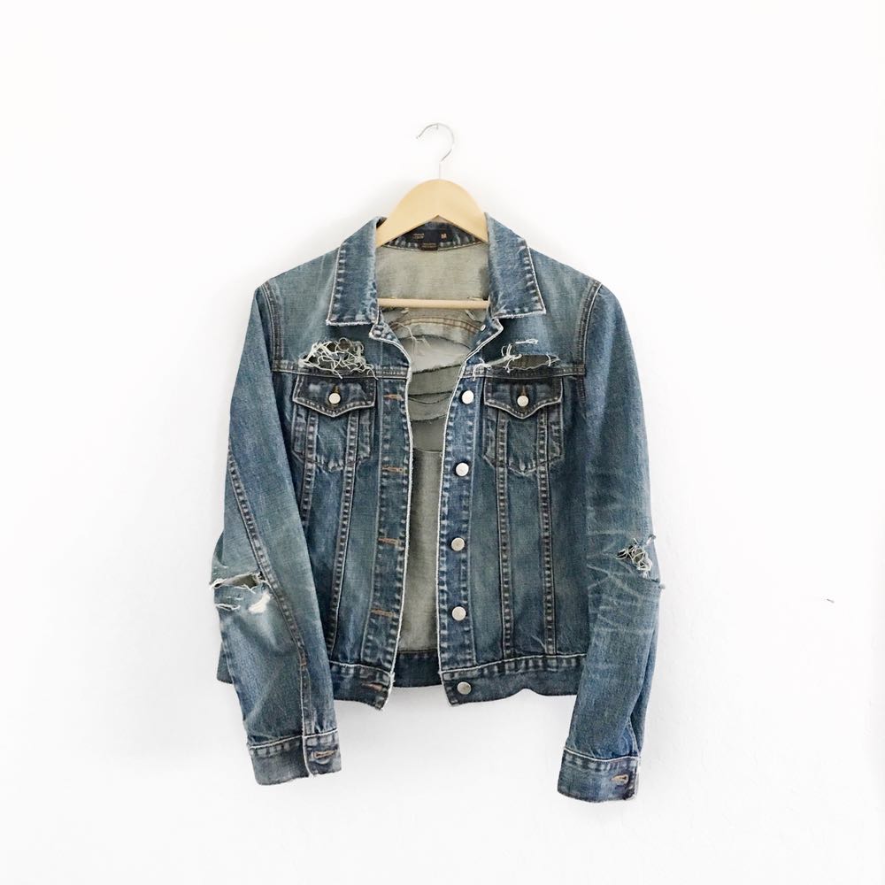 How to make your own super distressed and shredded jean jacket