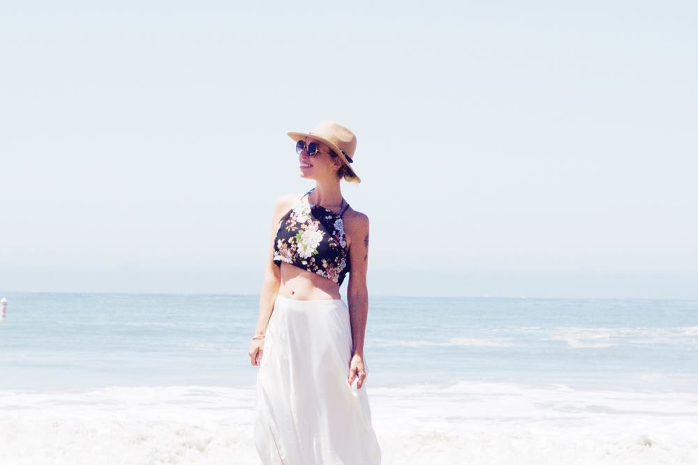 crop top and hat at the beach
