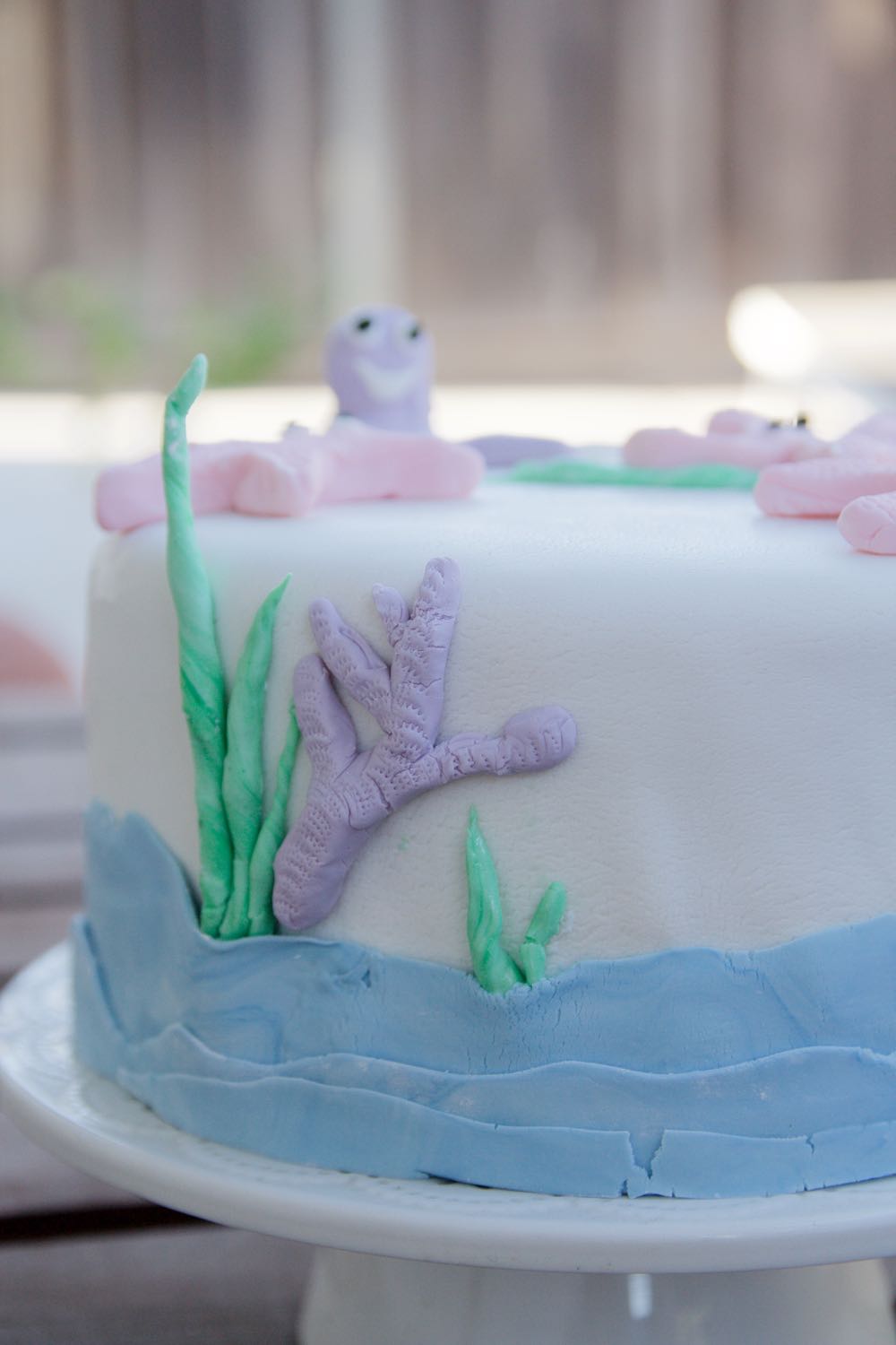 how to make a seashore themed fondant cake with sea creatures