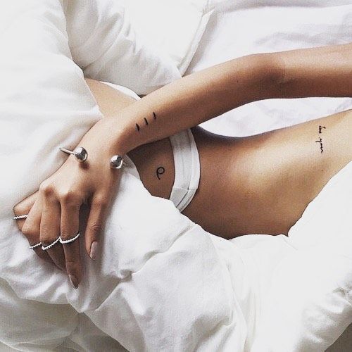 tiny tattoos for women on ribcage and hand