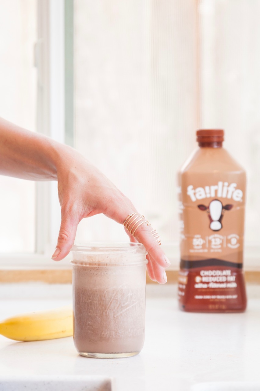 How to Make A Smoothie With Chocolate Milk and Banana
