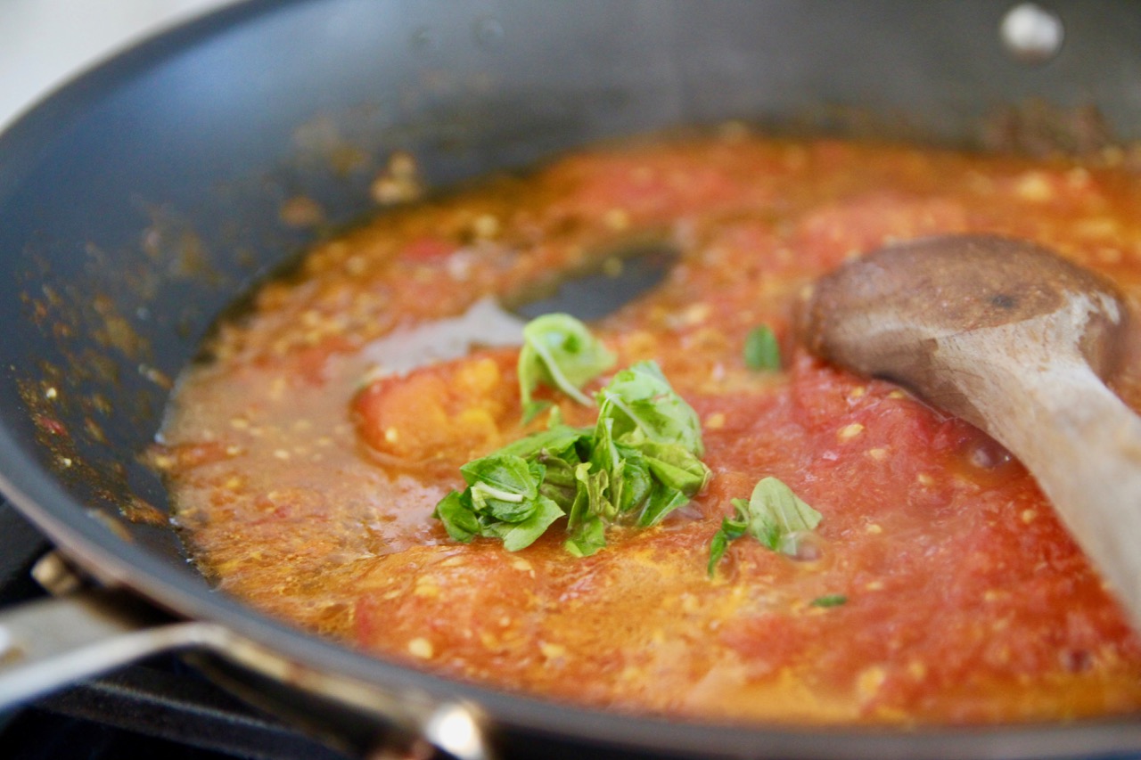 How to make sauce with tomatoes from your garden