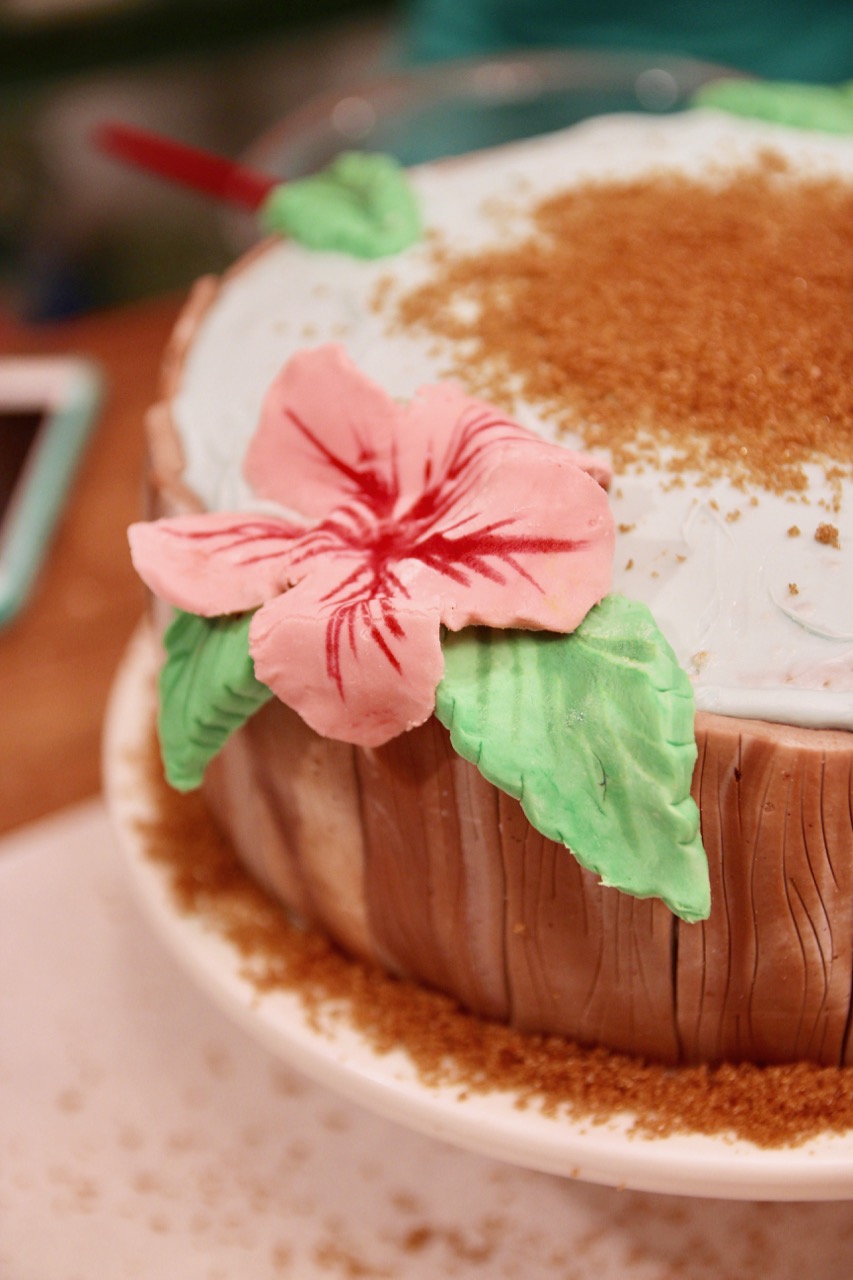 how to make a hibiscus flower and leaves out of fondant