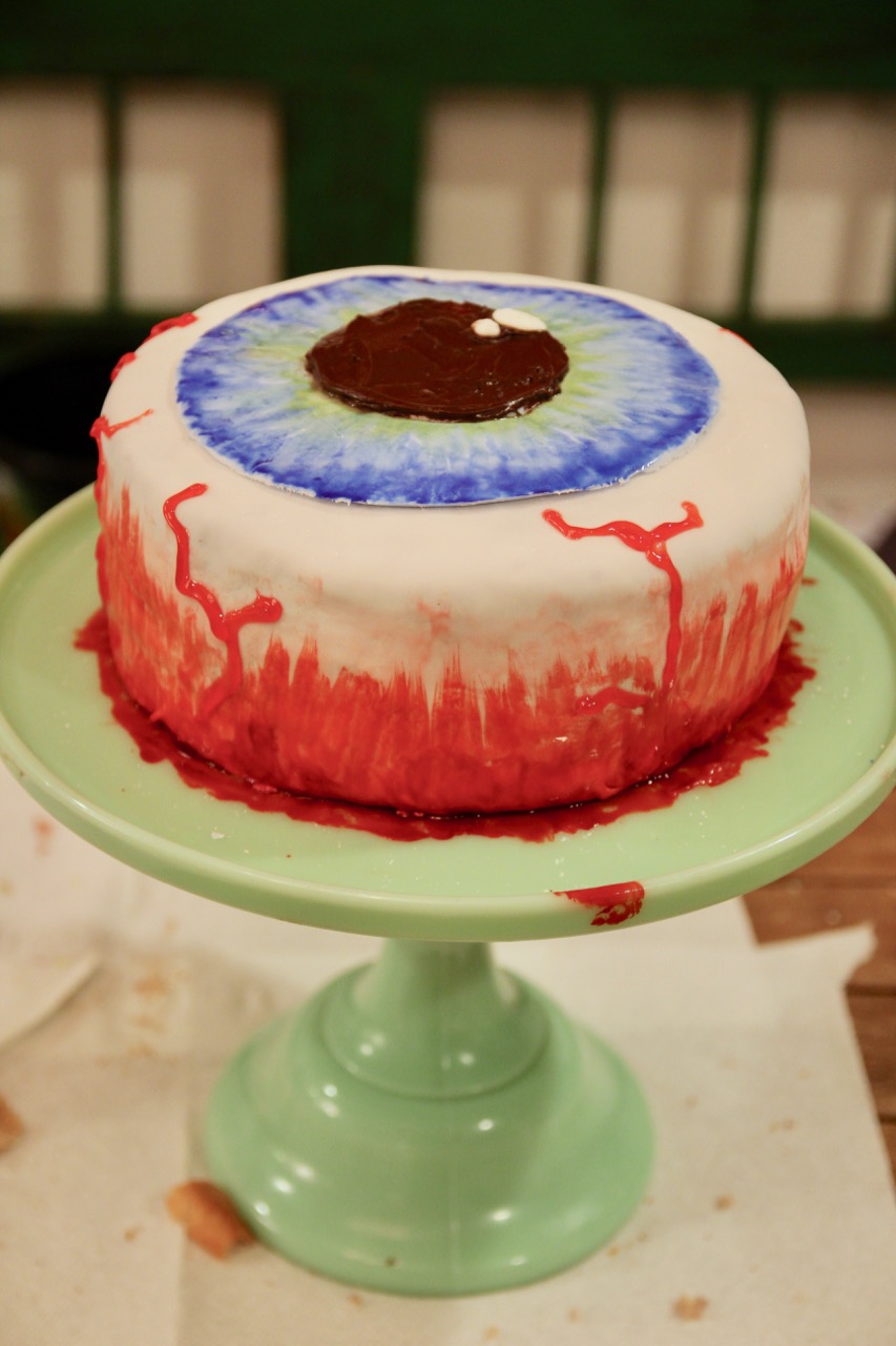 how to make a bloody bloodshot eyeball cake