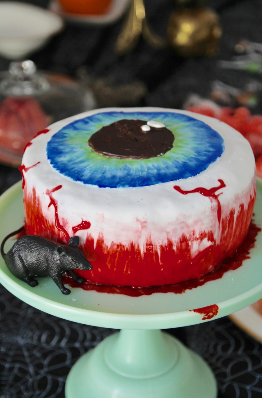 how to make a bloody bloodshot eyeball cake