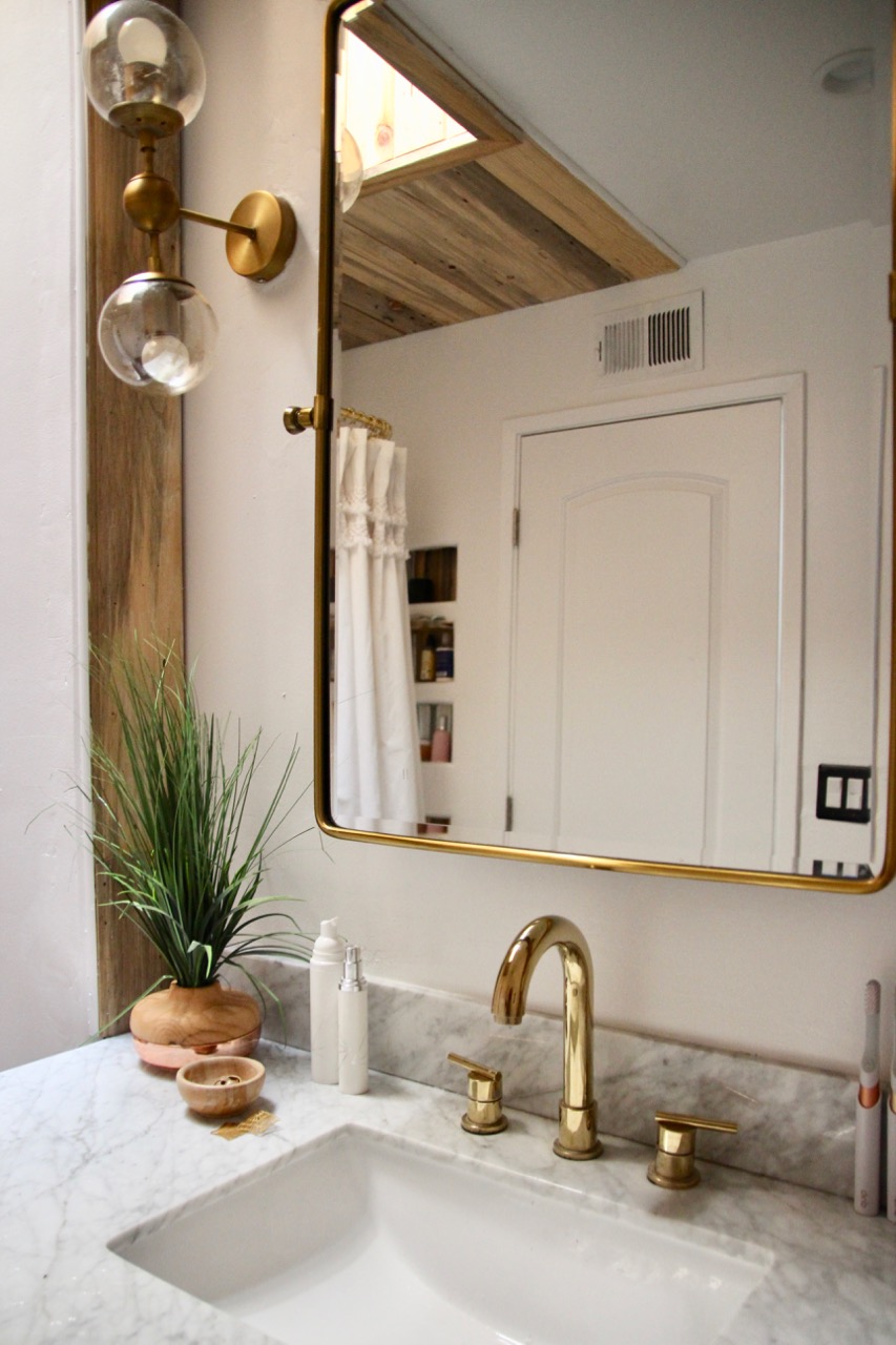 reclaimed wood details in black and white bathroom