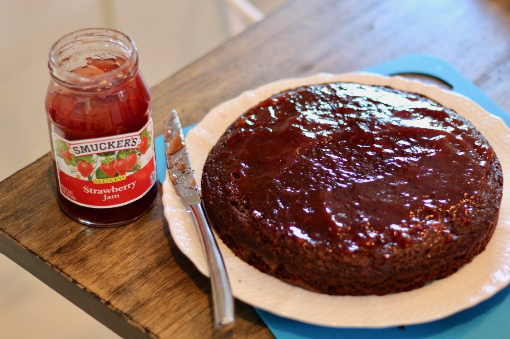 how to make a cake with jam in the middle
