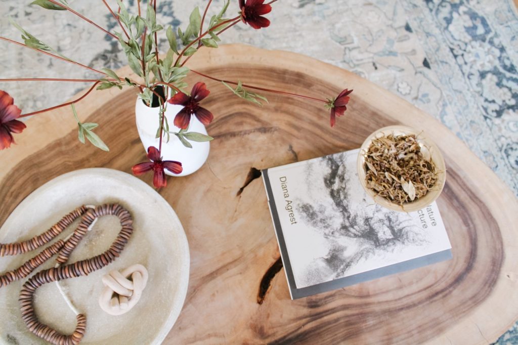 how to arrange a coffee table dried flowers
