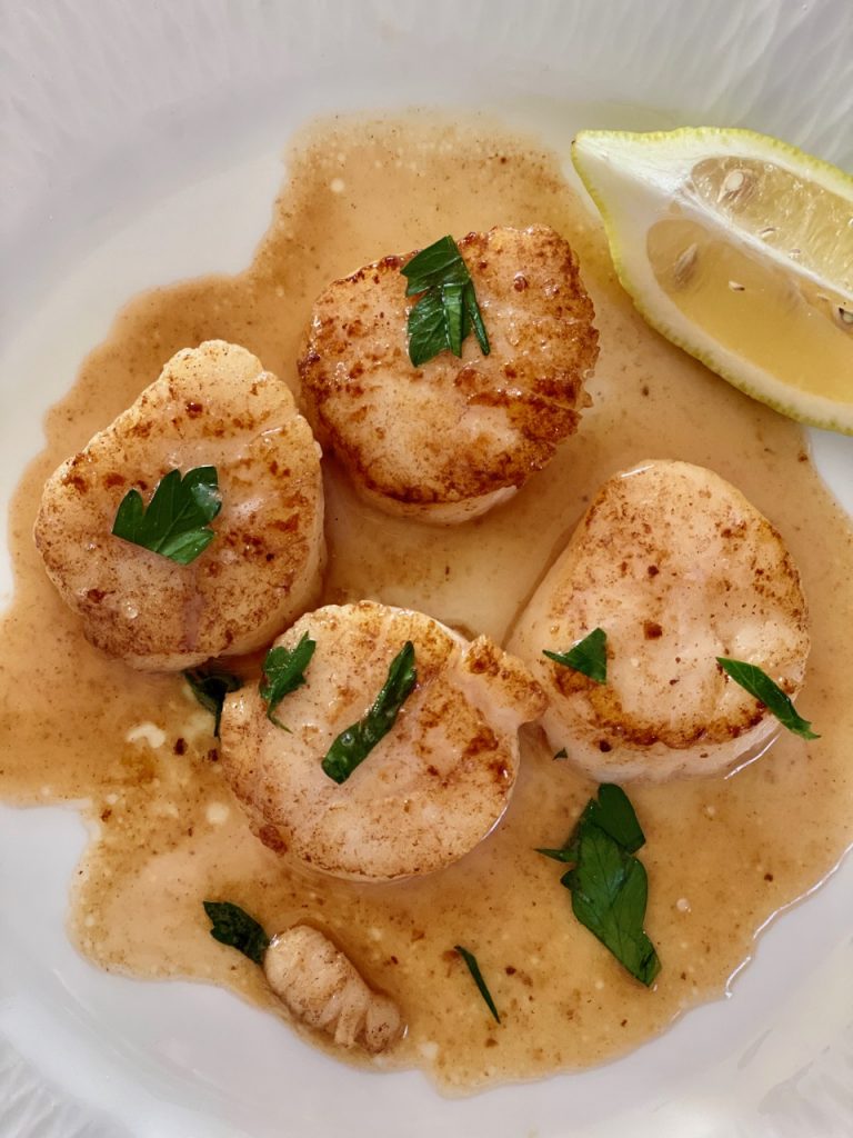 easy brown butter scallops recipe with lemon and parsley