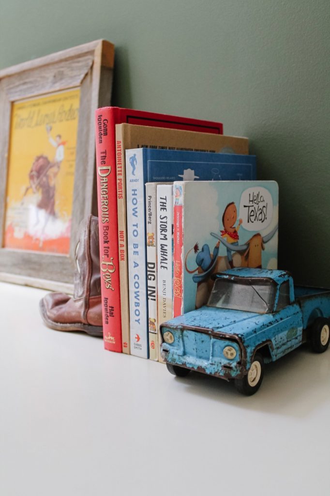 how to style a toddler bookshelf
